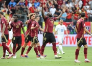 爱游戏体育-欧洲代表队大放异彩，多位选手领先