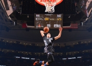 爱游戏APP-猛龙强势拿下雄鹿，切特攻防转换核心