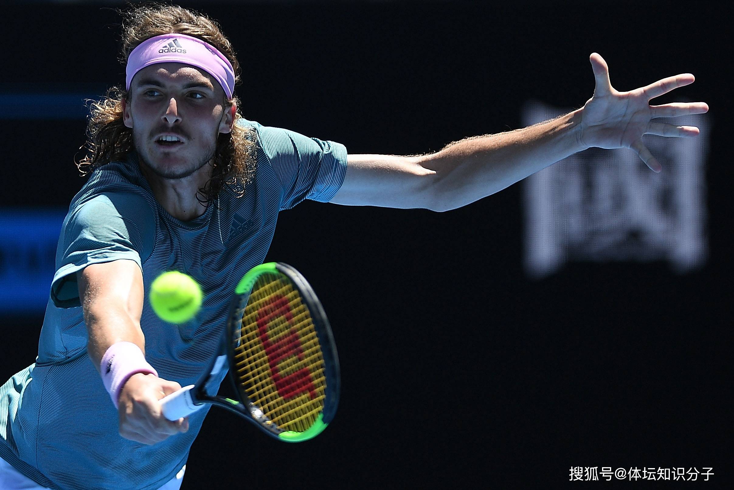 ATP总决赛险胜拉沃尔杯，西西帕斯统治全场