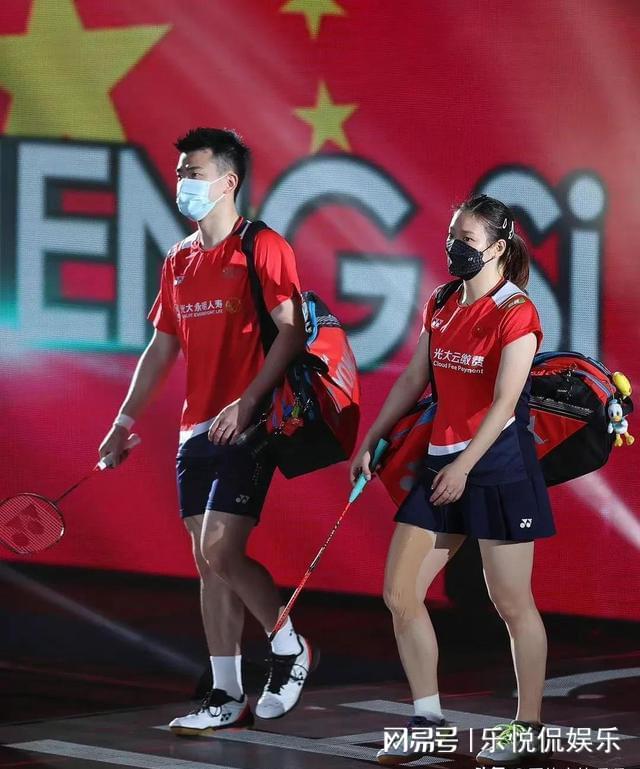 韩国队轻取丹麦队，黄鸭组合点燃赛场