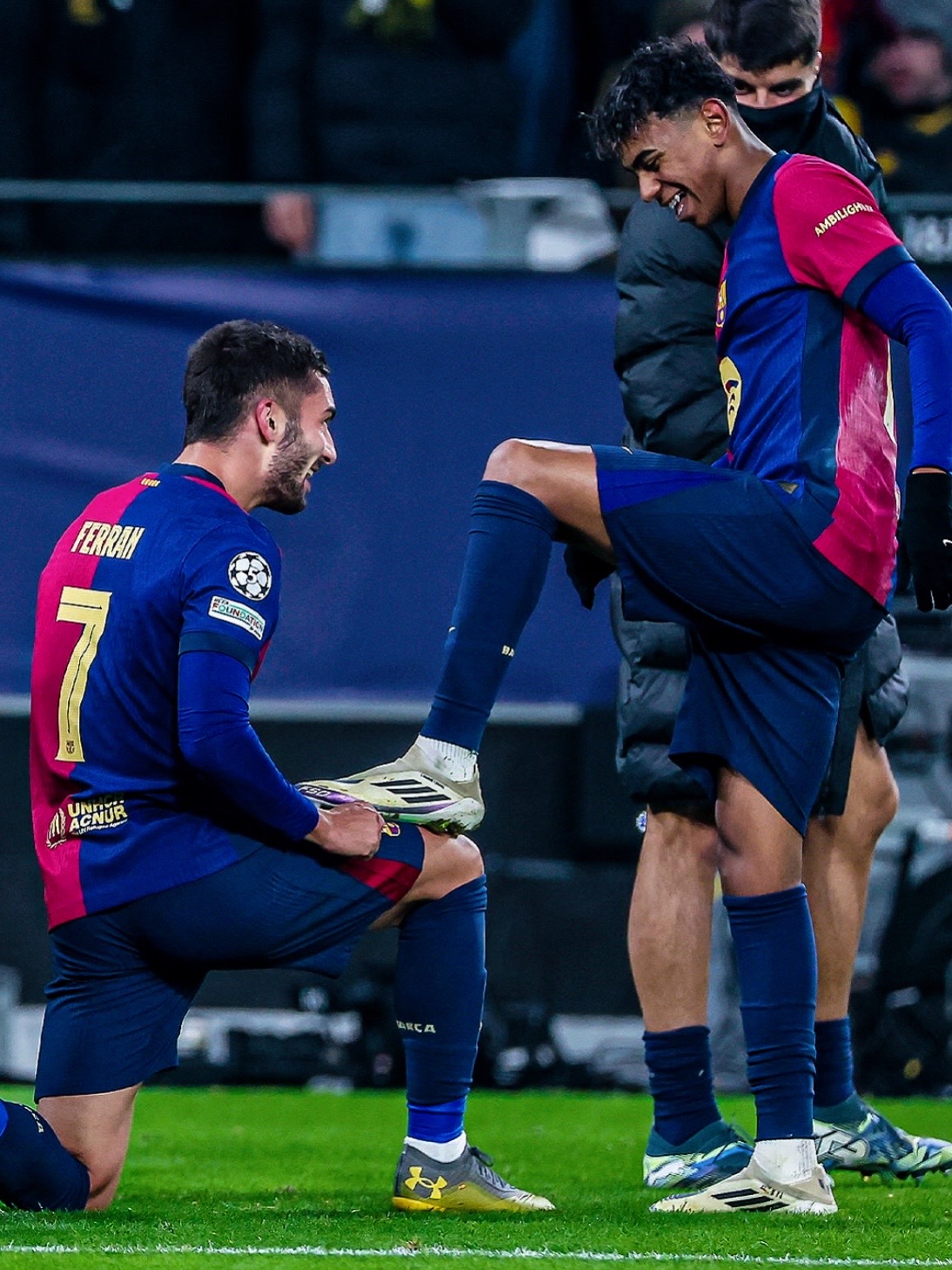 乌拉圭力克瓦伦西亚,佩德里送出助攻 乌拉圭力克瓦伦西亚,佩德里送出助攻