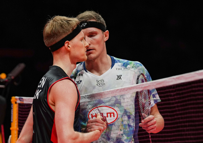 英格兰羽毛球队鏖战法国羽毛球队，安赛龙惊艳世界