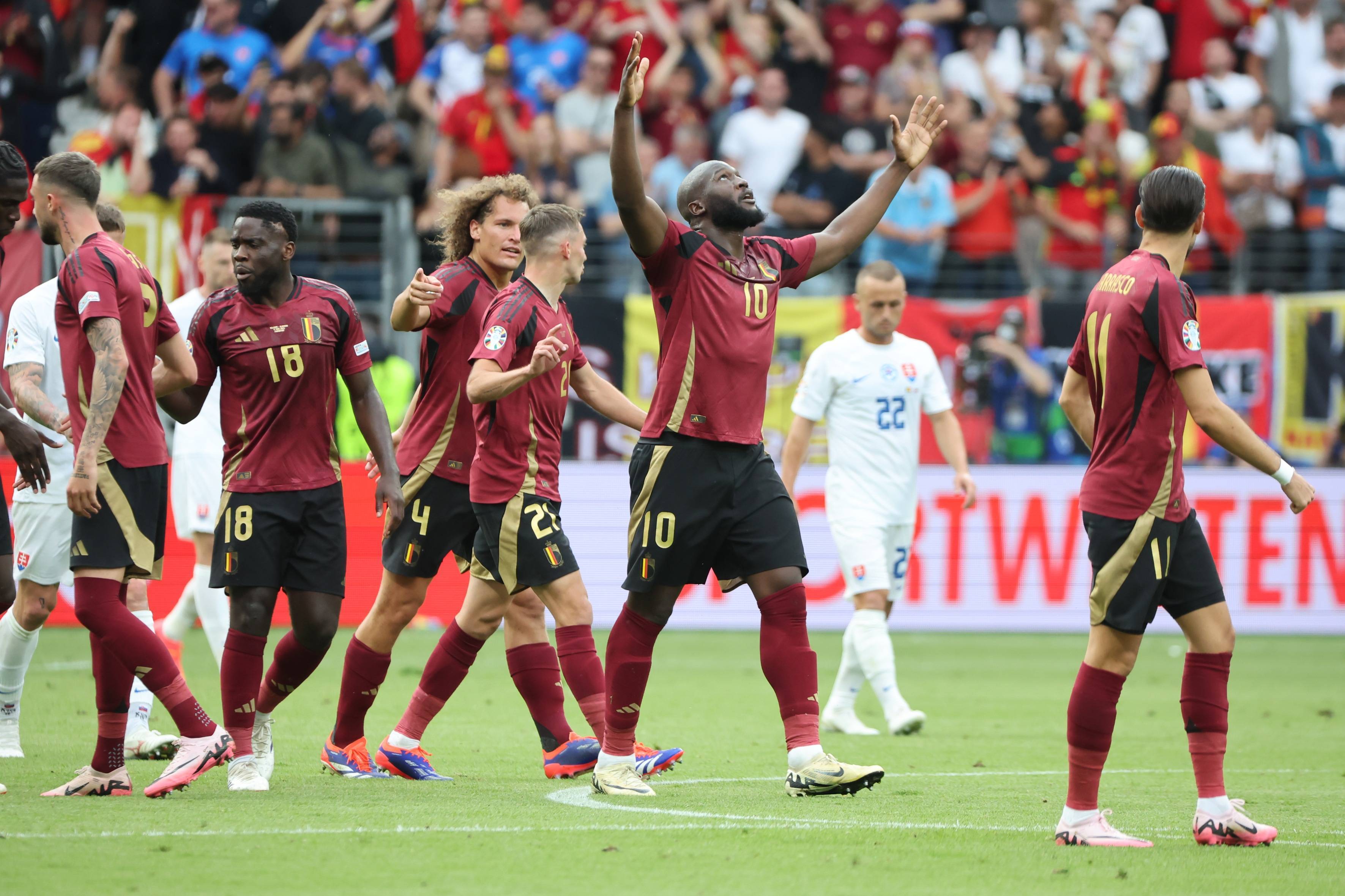 欧洲代表队大放异彩，多位选手领先