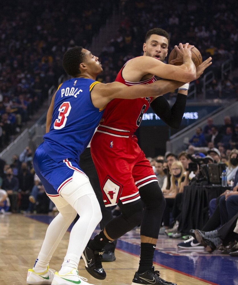 新科球王雄霸赛场传射传切助攻完成梅开二度