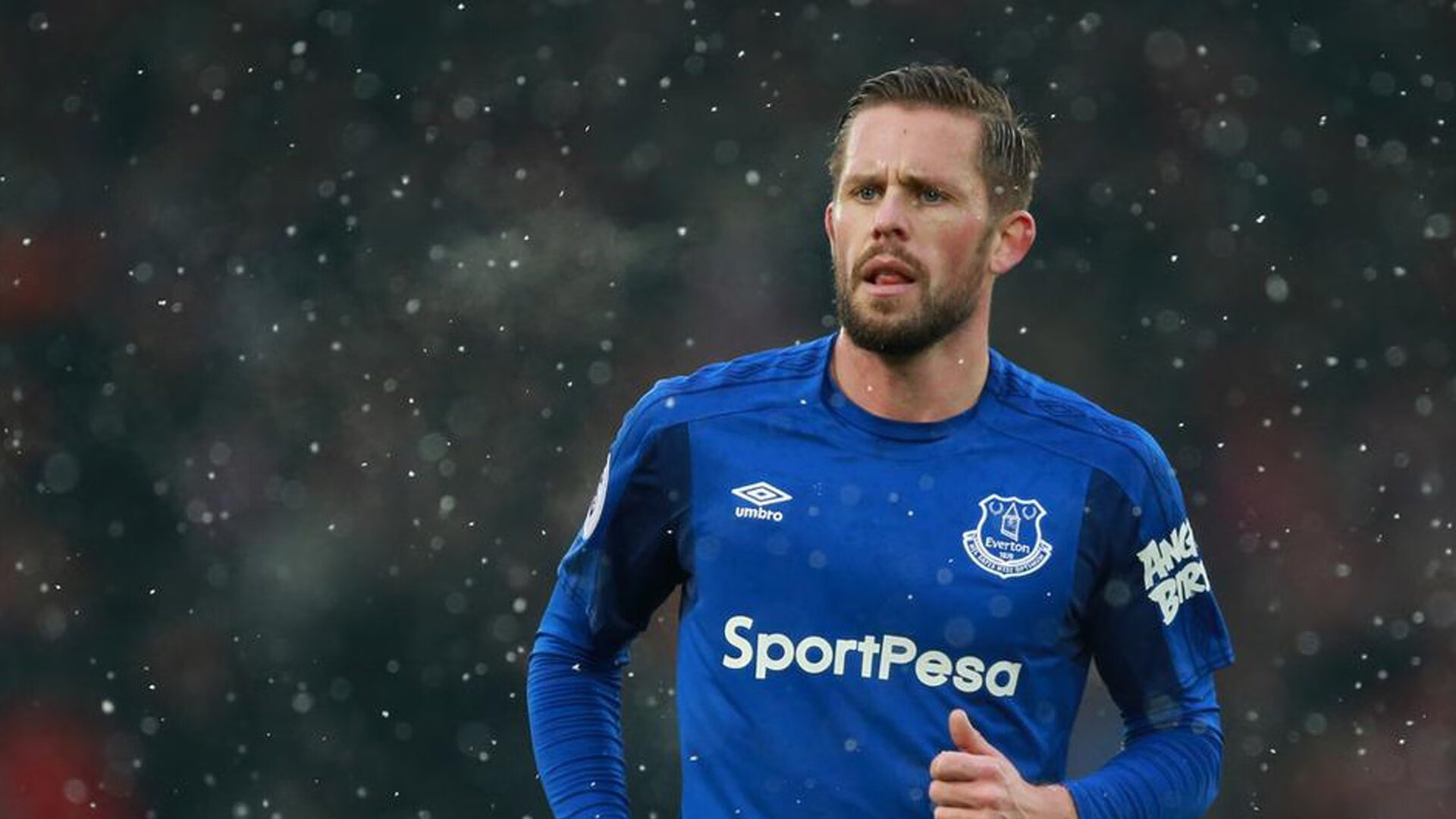 跨界奇才，当篮球奇才的火力压制猛龙，浓眉在F1赛道接管年度争冠