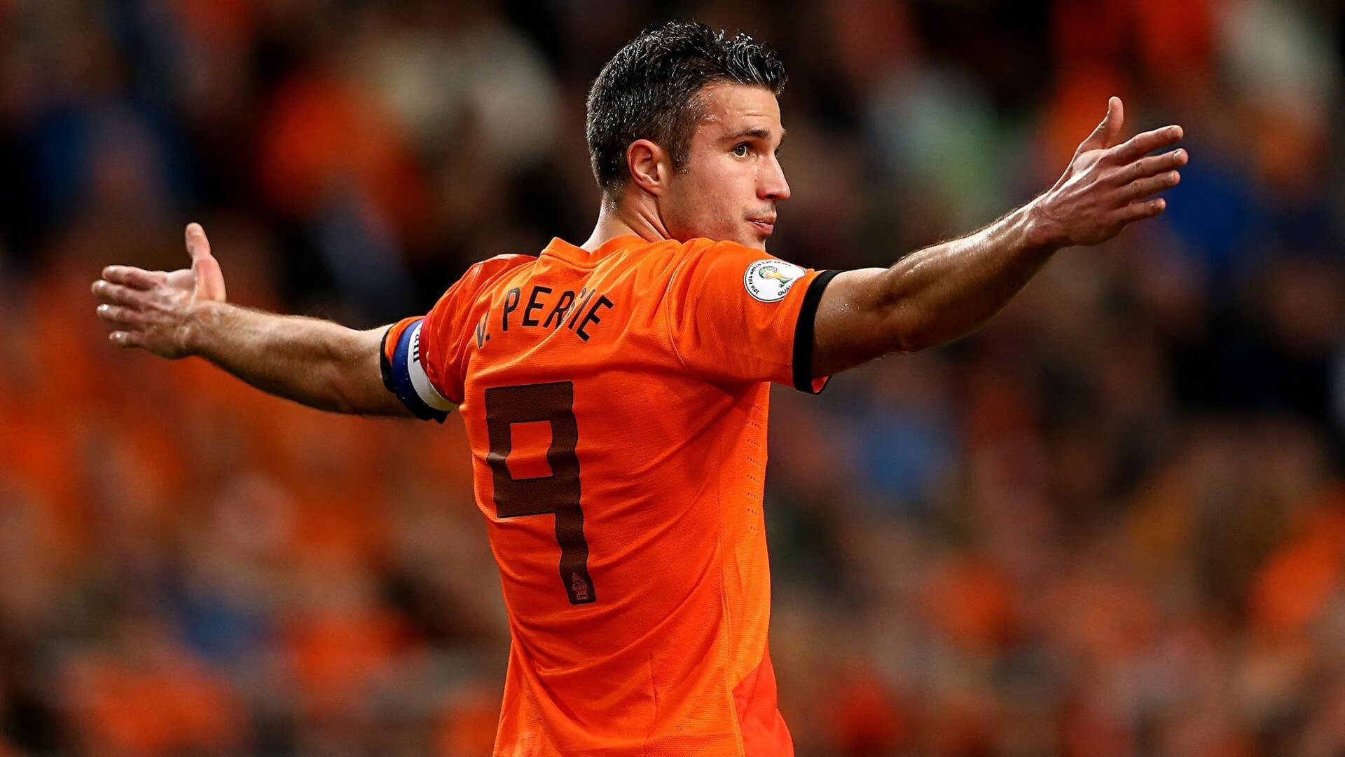 赛道与绿茵，F1新赛季揭幕战与丹麦轻取挪威的双重焦点